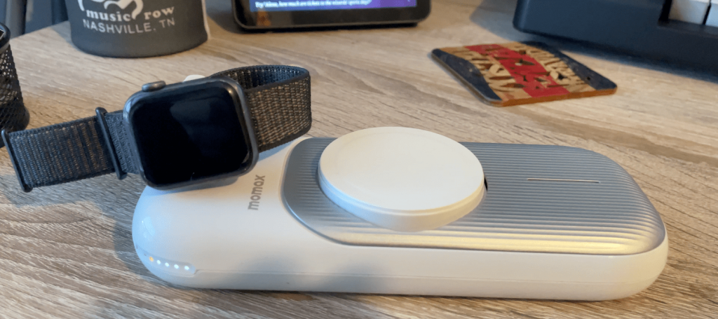 the Momax Airbox go charging an Apple Watch
